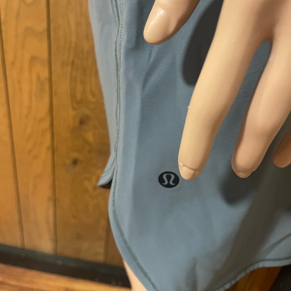 Lululemon" On The Fly Skirt 21* -Gray -Size (6) Good Condition - Picture 12 of 14